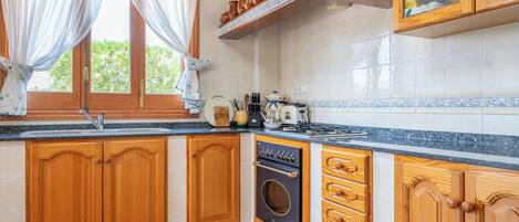 Réfrigérateur, micro-ondes, four, lave-vaisselle