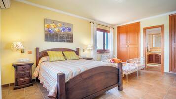 4 Schlafzimmer, Bügeleisen/Bügelbrett, kostenloses WLAN