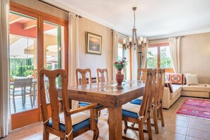 Dining - Pet-Friendly Villa Mallorca Paradise with Mountain View, Pool, Garden & Wi-Fi (LLucmajor)