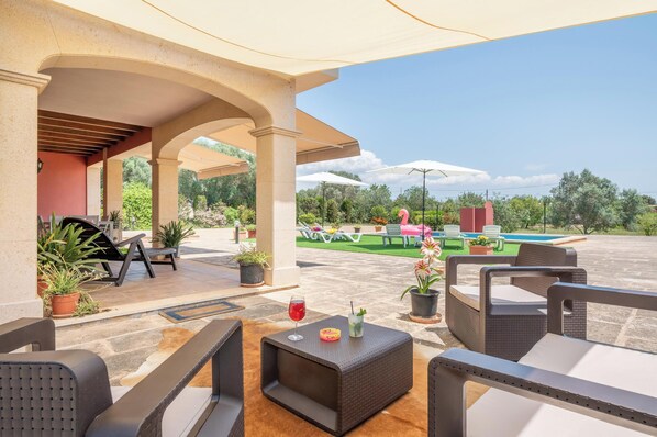 Terrace/patio - Pet-Friendly Villa Mallorca Paradise with Mountain View, Pool, Garden & Wi-Fi (LLucmajor)
