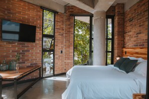 1 bedroom, in-room safe, iron/ironing board, free WiFi