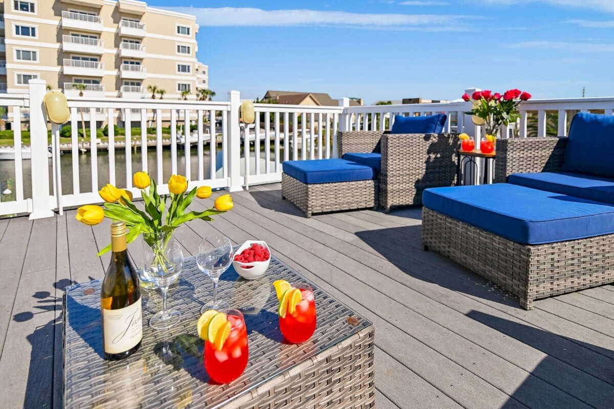Water Views!! Pets Welcome, 42' Private Boat Slip on Canal, 2 Kings, Walk 2 Private Beach, Townhome