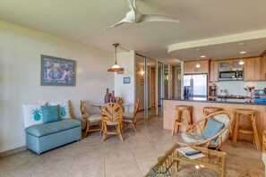 Televisión, reproductor de DVD y libros 