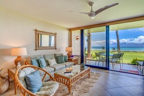 TV, DVD player, books - Beautiful PAPAKEA direct walkout OCEAN front 1bdr/1bath,A/C and views for dayz! (Lahaina)