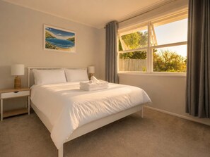 4 bedrooms, iron/ironing board, WiFi, bed sheets