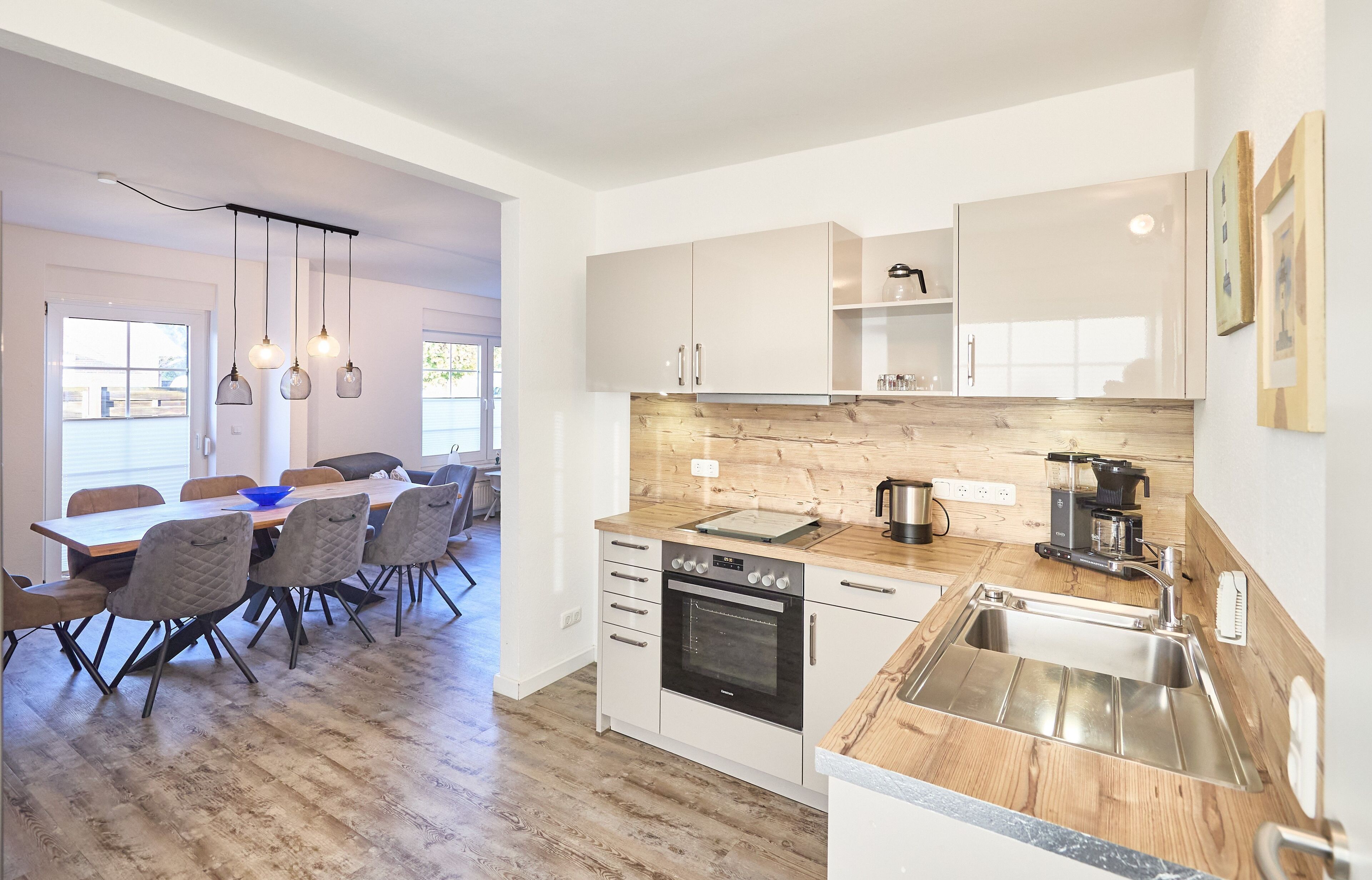 Kühlschrank, Mikrowelle, Ofen, Geschirrspüler