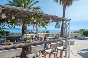 Outdoor dining - Luxury Seafront Villa Panoramamer - Les Issambres, Côte d'Azur (Les Issambres)