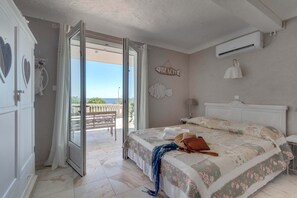 5 habitaciones, tabla de planchar con plancha y ropa de cama 