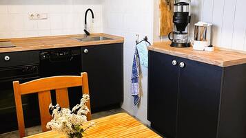 Geladeira, micro-ondas, fogão, lava-louças