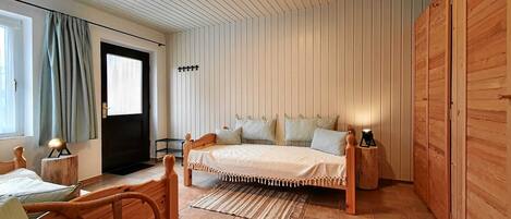 3 bedrooms, WiFi, bed sheets