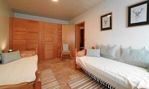 3 chambres, lit parapluie, Wi-Fi, draps fournis