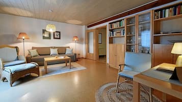 Televisión y chimenea