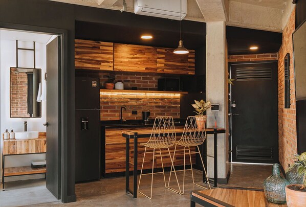 Fridge, microwave, stovetop, coffee/tea maker