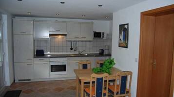 Kühlschrank, Mikrowelle, Ofen