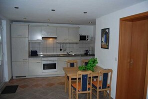 Kühlschrank, Mikrowelle, Ofen