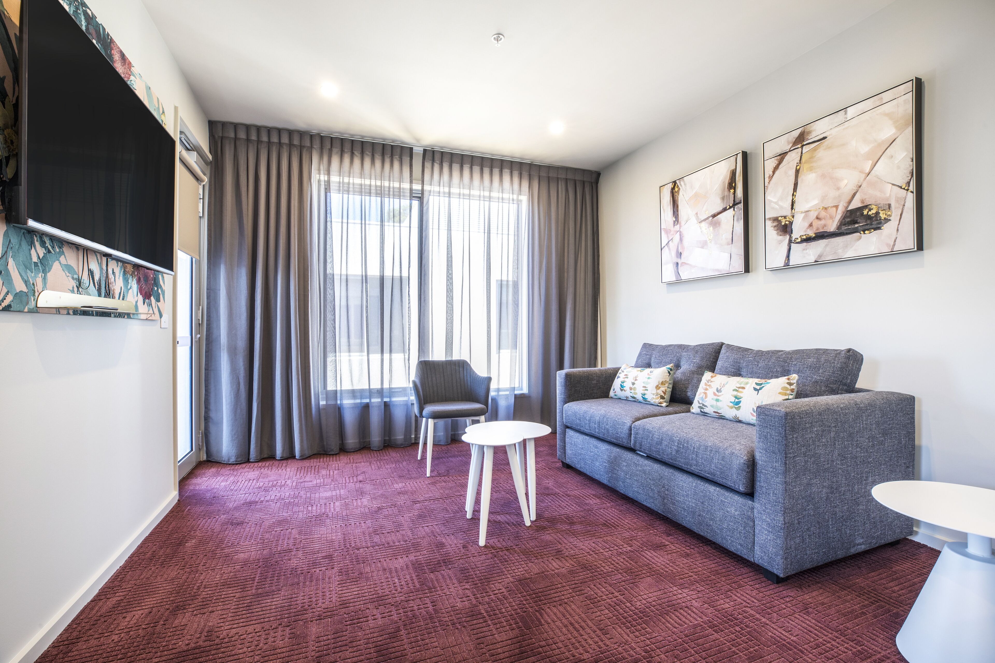 queen suite | living area | 55-inch smart tv with digital channels, tv, netflix