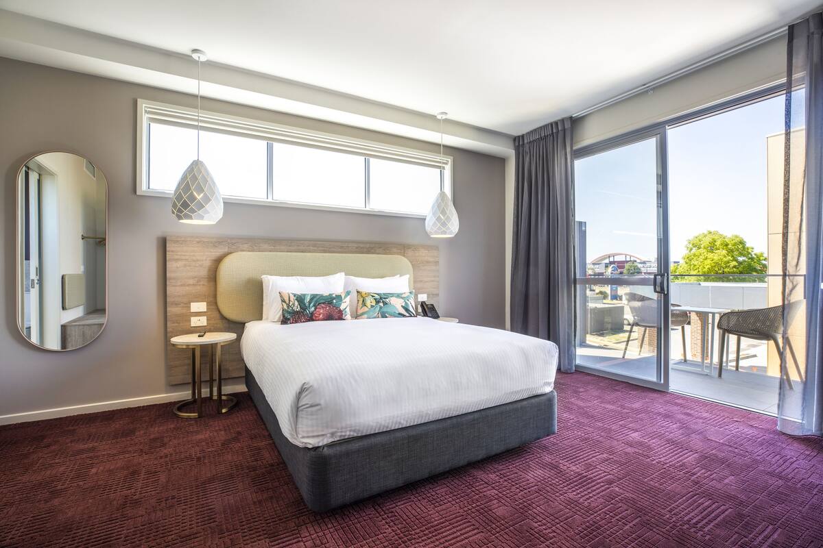 queen suite | 1 bedroom, iron/ironing board, free wifi, bed sheets