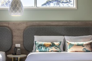 Laptop workspace, iron/ironing board, rollaway beds, free WiFi