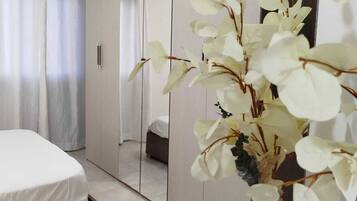 1 chambre, lit parapluie, draps fournis