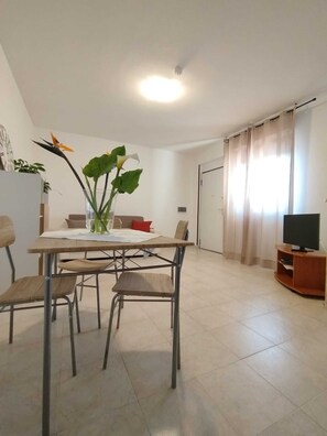 Dining - Apartment on the Asinara Gulf sleeps 2 to 4 (Porto Torres)