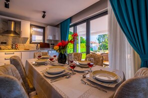 Dụng cụ nấu nướng/bát dĩa/dao nĩa 