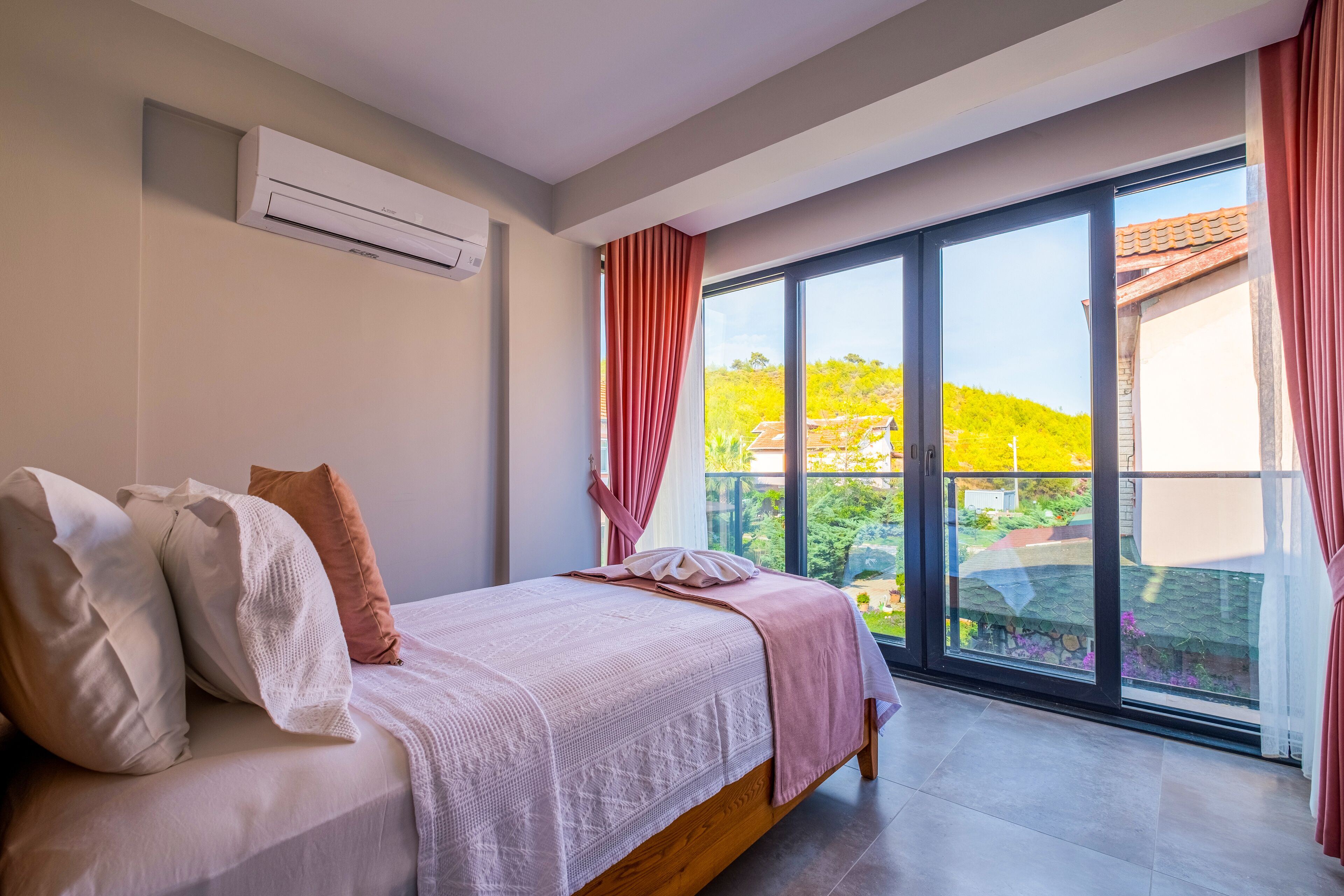 4 kamar tidur, setrika/meja setrika, dan Wi-Fi gratis