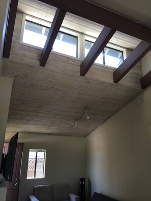 Interior - Relax & Recharge at Shore- mins to 2nd St & Beaches (Long Beach)