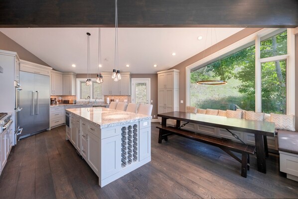 ثلاجة، ميكروويف، فرن، موقد طهي مسطح