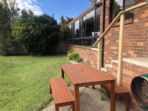 Outdoor dining - Sandy Shores - popular location (Vincentia)