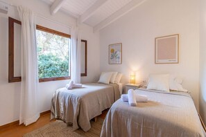 4 chambres, fer et planche à repasser, Wi-Fi, draps fournis