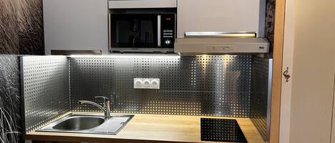 Microwave, stovetop, dishwasher, coffee/tea maker