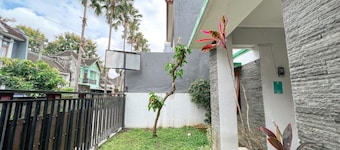 位于安巴鲁克莫附近的Jogja家庭旅馆,由Simply Homy提供