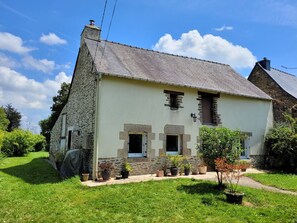 Exterior - 3-star gîte. Beautiful family home in the Breton countryside (La Croix-Helléan)