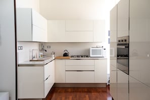 Apartment | Private kitchen | Full-size fridge, microwave, stovetop, electric kettle - Agatea a due passi dal Duomo by Wonderful Italy (Catania)