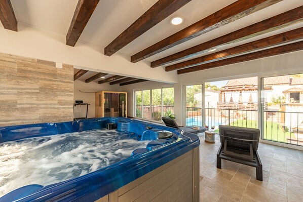 Bain à remous intérieur