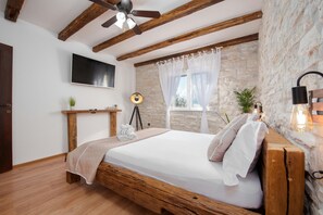 3 bedrooms, iron/ironing board, free WiFi, bed sheets - Villa Nikolina ZadarVillas (Polaca)