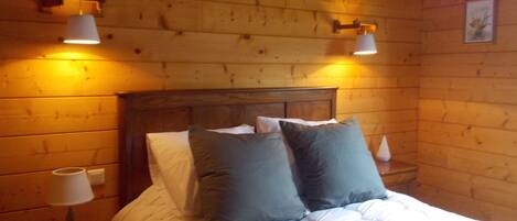 2 chambres, fer et planche à repasser, Wi-Fi gratuit, draps fournis