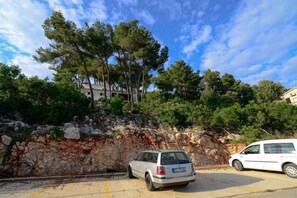 Hus | Parkering | Ubetjent parkering (inkludert)