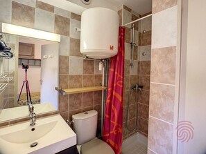 Hair dryer - Cozy 17m² Ground Floor Studio with Creek View, Close to Lamalou-les-Bains Center and Thermal Baths (Lamalou-les-Bains)