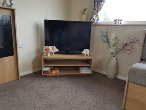 Cabin | Living room - Pool-garden-2br-parking-wifi-sleeps6 (Paignton)