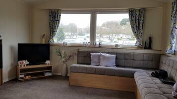 Kabin | Ruang keluarga | Televisi 30-inci dengan saluran TV digital