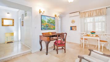 Deluxe Apartment | Living area | 50-inch flat-screen TV with cable channels, TV
