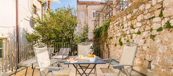 Steps Old Town Apartments by Irundo