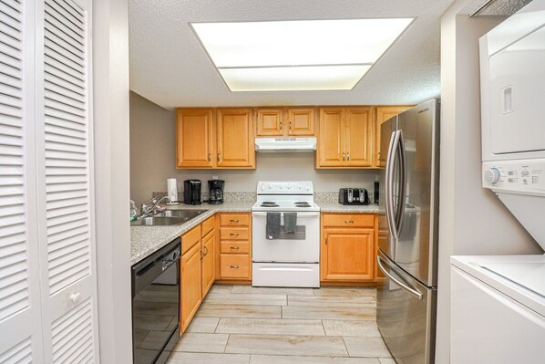 ثلاجة، ميكروويف، فرن، غسالة أطباق