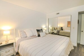 3 chambres, fer et planche à repasser, Wi-Fi, draps fournis
