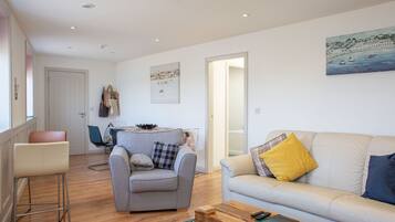 Standard Apartment, Private Bathroom, Harbour View | Lounge