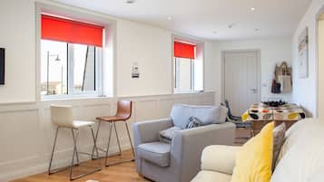 Standard Apartment, Private Bathroom, Harbor View | Lounge