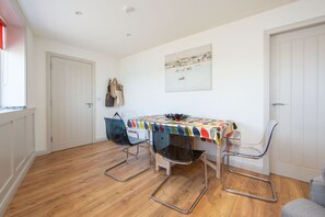 Apartament estàndard, bany privat, vistes al port | Restaurant