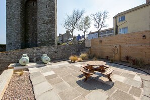 Appartement, salle de bains privée, vue cour intérieure | Extérieur