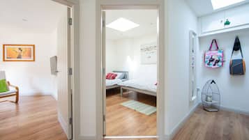 Apartment, Private Bathroom, Courtyard View | Interior